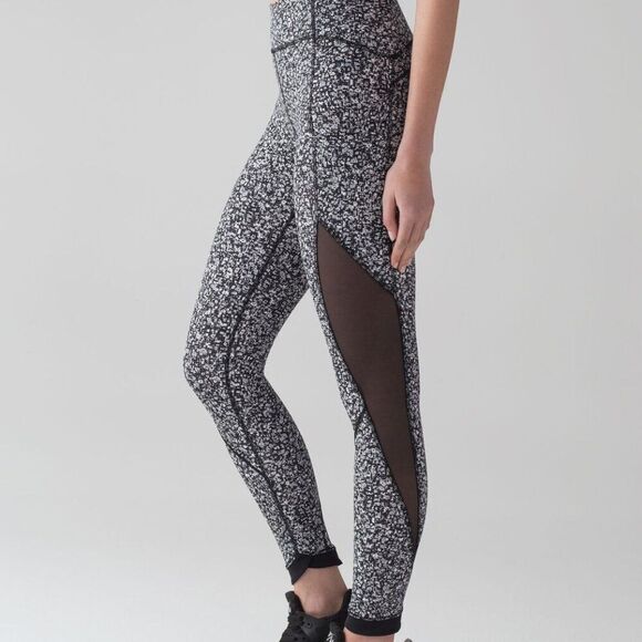 Lululemon Sole Training 7/8 Tight Size 4 - Picture 3 of 14